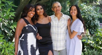 Gia đình cựu Tổng thống Obama làm gì trong thời gian tự cách ly?