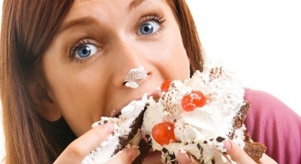 7 món quen thuộc nhưng ăn khi đói bụng lại gây hại sức khỏe đủ đường