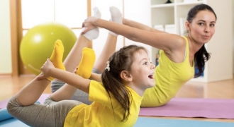 Cách vận động tại nhà giúp trẻ tránh trì trệ, stress và béo phì