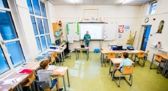2 quốc gia đầu tiên ở châu Âu mở cửa đón học sinh đi học trở lại