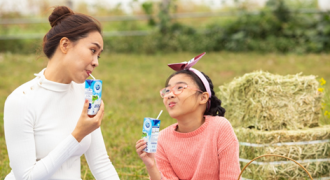 Chuyên gia sữa Cô Gái Hà Lan “bật mí” cách thức kiểm tra sữa tươi có bị pha loãng
