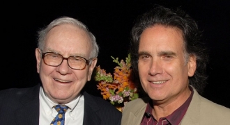 Con trai tỷ phú Warren Buffett dùng tiền thừa kế làm gì?