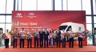 Tập đoàn Thành Công trao tặng 10 xe cứu thương cho các cơ sở y tế tuyến đầu chống dịch COVID-19
