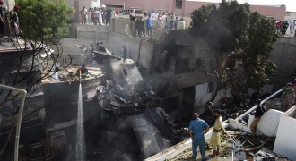 Ảnh: Hiện trường vụ tai nạn rơi máy bay khiến toàn bộ hành khách thiệt mạng ở Pakistan