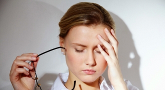 Nguyên nhân và cách phòng tránh những cơn đau đầu do thay đổi thời tiết