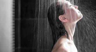 Những sai lầm khi tắm vào mùa hè có thể dẫn đến nguy cơ đột quỵ não