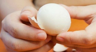 Mẹo luộc trứng không vỡ lại dễ bóc vỏ không phải ai cũng biết