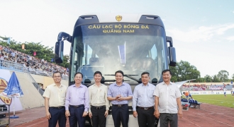 THACO tặng Câu lạc bộ bóng đá Quảng Nam xe bus 47 chỗ