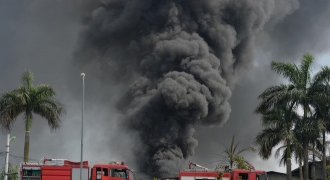 Không khí có chất hóa học vượt ngưỡng 17 lần sau vụ cháy ở Long Biên