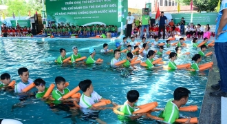 Nestlé MILO phối hợp triển khai Chương trình dạy trẻ em bơi và phòng chống đuối nước