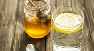 Lợi ích tuyệt vời của việc uống nước ấm pha mật ong mỗi ngày