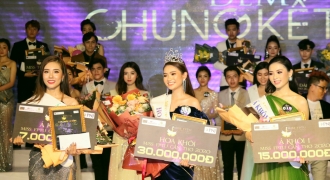Hoa hậu Đỗ Mỹ Linh trao vương miện cho tân Hoa khôi Đại học FPT Cần Thơ