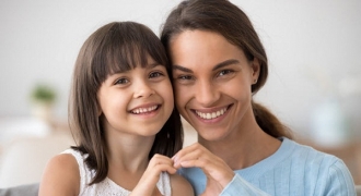 9 bài học về tình yêu cha mẹ cần dạy con