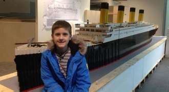 Cậu bé tự kỷ lắp mô hình tàu Titanic từ 56.000 miếng lego