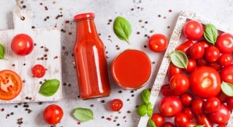 Mỗi ngày 1 cốc nước ép cà chua giúp đẹp da, giữ dáng, phòng ung thư