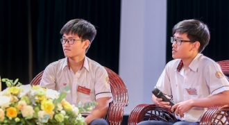 Cặp sinh đôi xứ Huế với 'cú đúp' đặc biệt ở kì thi học sinh giỏi quốc gia