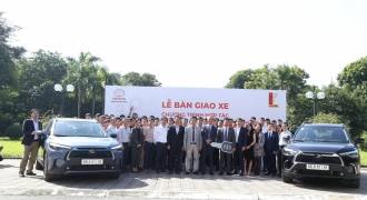 Toyota Việt Nam bàn giao xe Corolla Cross cho trường Đại học Bách Khoa Hà Nội 