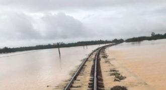Bão số 8 suy yếu Hà Tĩnh vẫn ngập sâu, đường sắt thiệt hại hàng chục tỷ đồng