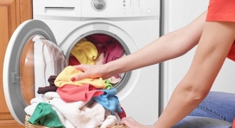 Sai lầm phổ biến làm tốn tiền mua quần áo lại mất phí sửa máy giặt