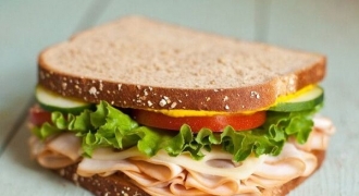 10 phút xong ngay bánh mì sandwich kẹp thịt nguội
