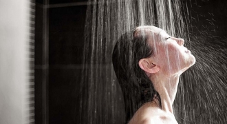 6 nguy hại đối với sức khỏe khi tắm vào mùa Đông