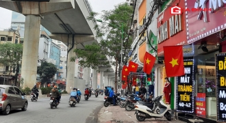 Đường phố Hà Nội ngập sắc đỏ trong ngày Đại hội XIII của Đảng