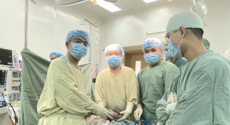Phẫu thuật thành công bệnh nhân có khối u buồng trứng xoắn