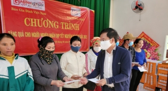 Trao hơn 100 suất quà tết cho người nghèo ở Nghệ An