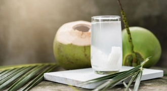 Điều gì xảy ra với cơ thể khi thường xuyên uống nước dừa?