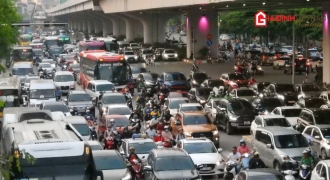 Hàng xe chật cứng nối dài hàng ki lô mét rời thủ đô Hà Nội trước ngày lễ 30/4 – 1/5