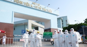 Vietcombank trao tặng 5 tỷ đồng và 10.000 suất ăn hỗ trợ Bệnh viện K cơ sở Tân Triều phòng chống dịch COVID-19