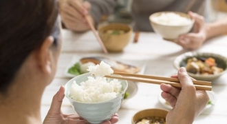 Bí quyết ăn cơm giúp người Nhật sống lâu