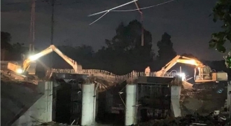 Ninh Bình: Cầu Hà Thanh - Yên Mô đổ sập trong đêm khi đang thi công