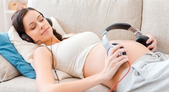 Những tác dụng tuyệt vời của việc nghe nhạc khi mang thai