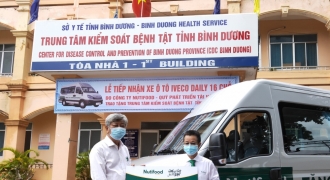 Quỹ phát triển tài năng Việt ủng hộ chi phí mua vaccine, tặng xe 16 chỗ phục vụ phòng chống dịch
