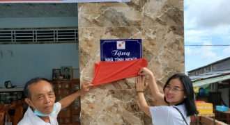 TC Gia đình Việt Nam phối hợp trao tặng 2 nhà tình nghĩa cho người dân khó khăn