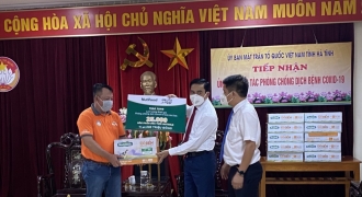 Qũy Phát triển Tài năng Việt tiếp năng lượng cho lực lượng chống dịch Hà Tĩnh