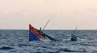 Chìm tàu cá, 7 ngư dân Nghệ An được cứu sống trong gang tấc