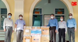 ĐH Nam Cần Thơ tặng hơn 10.000 bộ kit test nhanh COVID-19 cho TP Cần Thơ