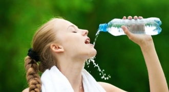 Những thời điểm không nên uống nước tránh gây hại sức khỏe