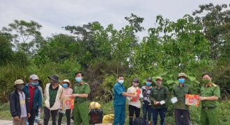 16 người Hrê bị mắc kẹt giữa rừng Đà Nẵng