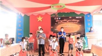 Nestlé Việt Nam trao tặng quà cho thiếu nhi bị ảnh hưởng bởi đại dịch Covid-19