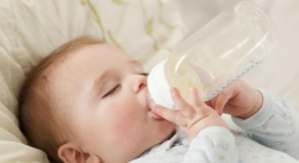 Sữa nào tốt cho trẻ sơ sinh, mẹ cần chọn dòng sữa bột như thế nào?