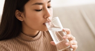 8 lý do bạn nên uống nhiều nước vào mùa Đông