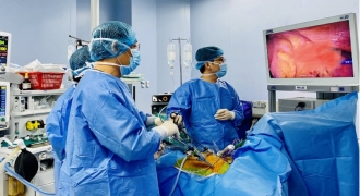 Phẫu thuật nội soi, khâu lỗ thủng giúp bệnh nhân bị nuốt xương cá