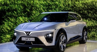 VinFast dừng sản xuất xe xăng, công bố giá bán và chuyển sản xuất xe thuần điện từ cuối 2022