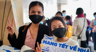 Vietnam Airlines đồng hành vận chuyển người lao động có hoàn cảnh khó khăn về quê đón Tết   