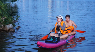 Giới trẻ hào hứng trải nghiệm lướt ván khám phá sông Hương