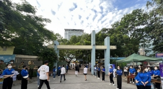 Ngày đầu thi tốt nghiệp THPT tại TP. Hà Nội: Thí sinh được hỗ trợ đến điểm thi an toàn, đúng giờ