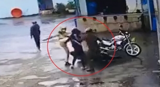 Vụ công an đánh túi bụi người đi xe máy tại Sóc Trăng: Do nóng giận nên sử dụng bạo lực